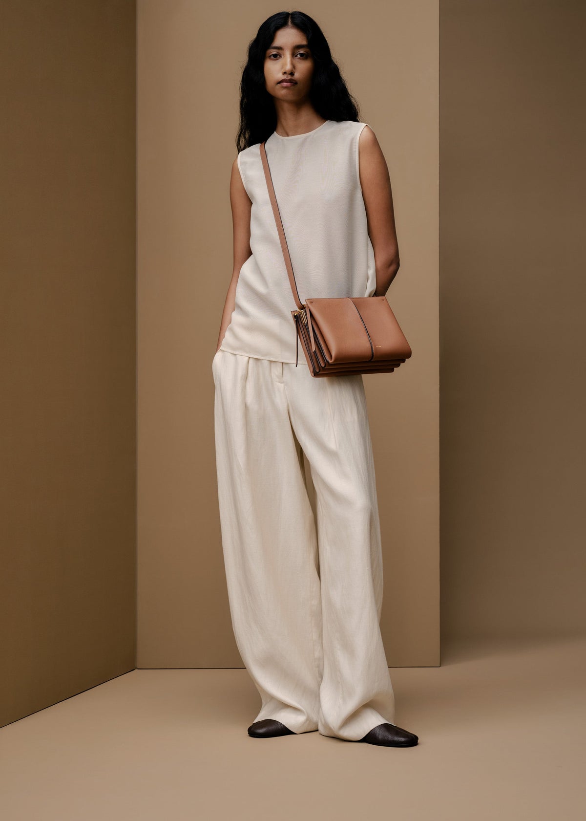 PLNE - Boky - Textured Camel