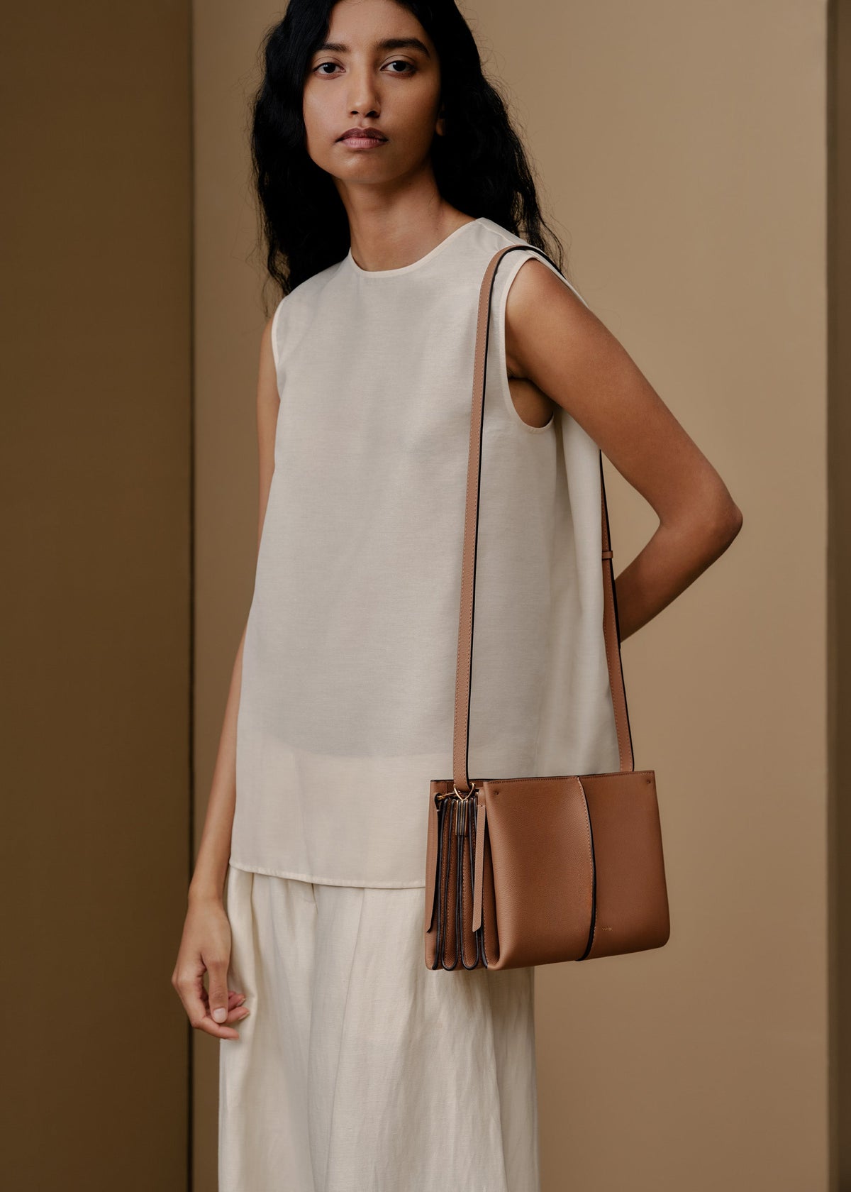 PLNE - Boky - Textured Camel