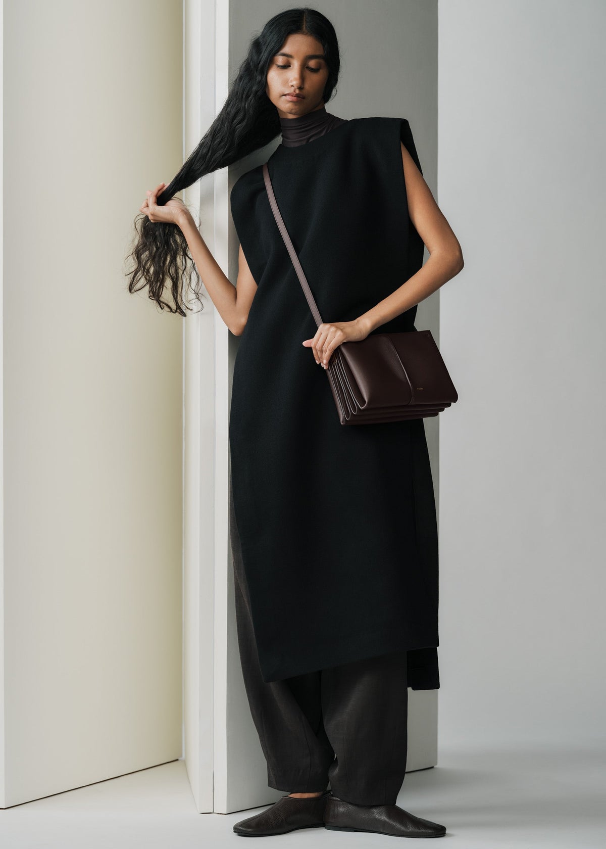 PLNE - Boky - Textured Ebony