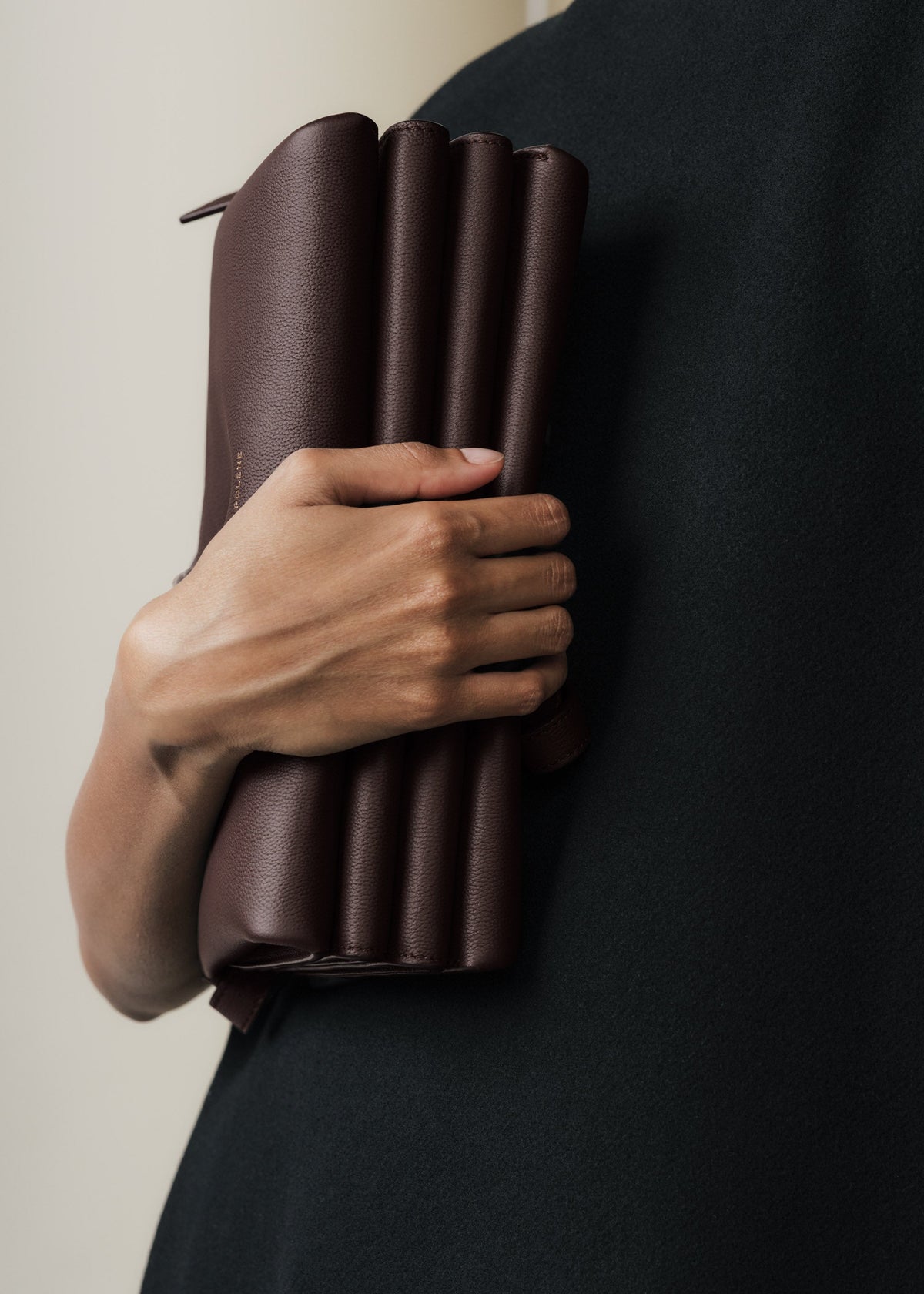 PLNE - Boky - Textured Ebony
