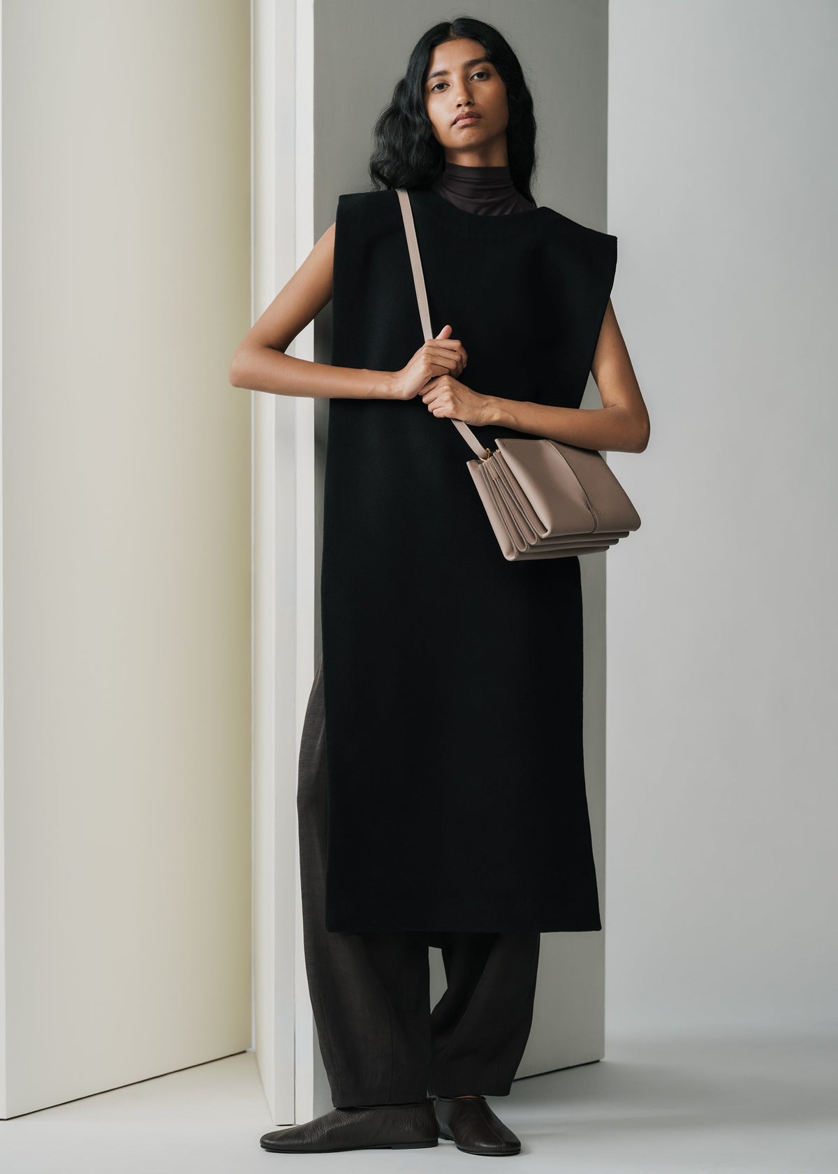 PLNE - Boky - Textured Taupe