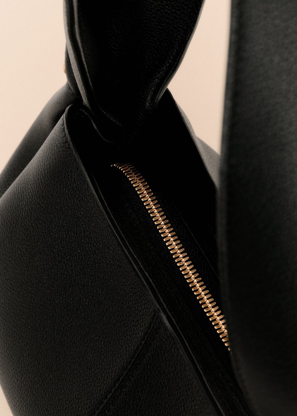 PLNE - Numéro Neuf East West - Textured Black